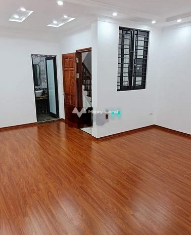Nhà gồm 4 PN cho thuê nhà ở diện tích tầm trung 60m2 giá thuê chỉ 25 triệu/tháng vị trí đẹp nằm tại Thanh Xuân Trung, Hà Nội
