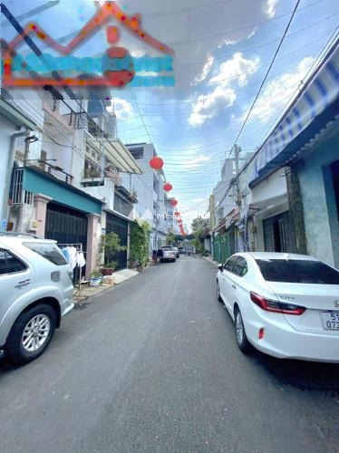 Nhà 3 PN bán nhà ở diện tích 75m2 bán ngay với giá cực sốc từ 5.8 tỷ vị trí đặt tại Đường Số 18, Bình Tân, mặt ngõ ngang 8 m-01