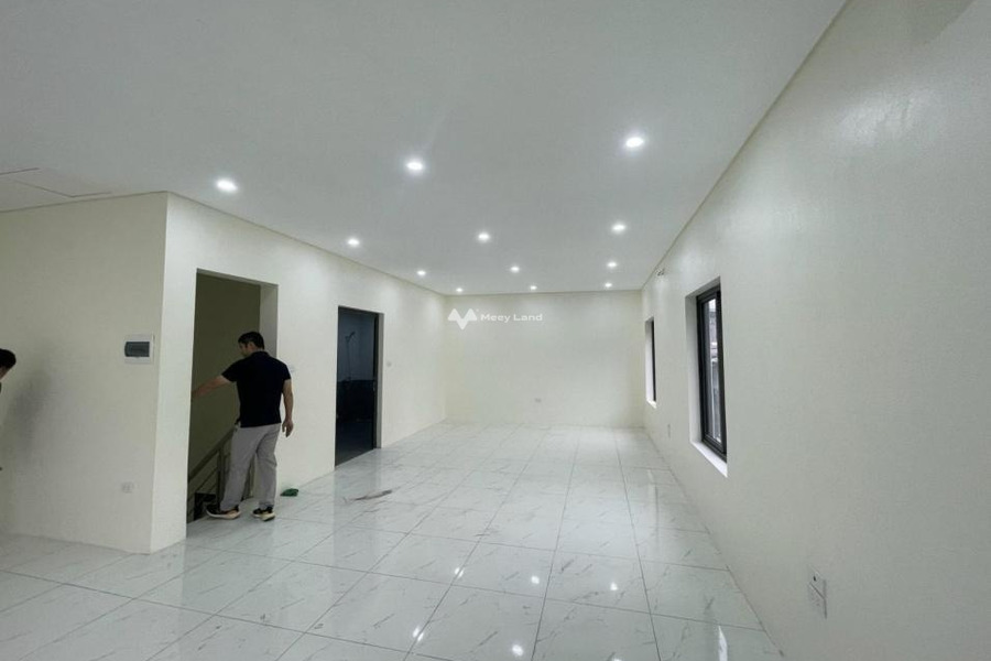 Trong nhà 1 PN, cho thuê nhà ở có diện tích chung 80m2 thuê ngay với giá hiện tại 16 triệu/tháng vị trí hấp dẫn nằm ở Long Biên, Hà Nội-01