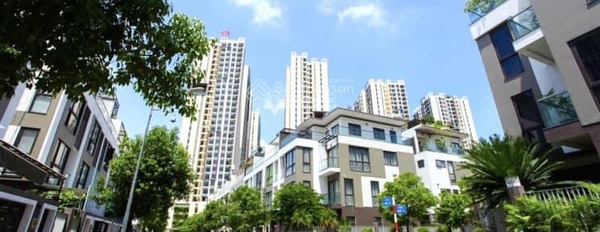 Bán biệt thự vị trí thuận lợi tọa lạc ngay ở Phường 15, Hồ Chí Minh bán ngay với giá vô cùng rẻ 89 tỷ có diện tích chính 397m2, trong nhà này có 4 PN-03