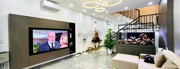 Bán nhà diện tích rộng 55m2 vị trí thuận lợi tọa lạc trên Đống Đa, Hà Nội bán ngay với giá bàn giao chỉ 6.95 tỷ tổng quan căn này thì có 4 PN, 4 WC-03