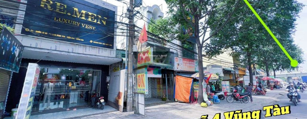 Bán nhà ngay trên Long Bình Tân, Đồng Nai giá bán đặc biệt từ 5.3 tỷ diện tích rộng 195m2 căn này có 2 phòng ngủ-03