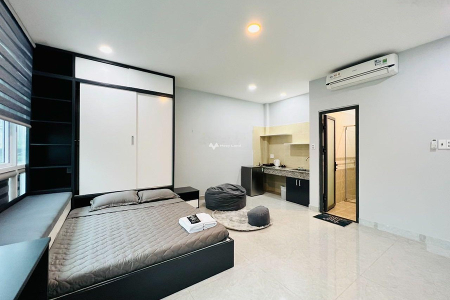 Đa Kao, Quận 1, cho thuê chung cư thuê ngay với giá siêu mềm từ 8 triệu/tháng, trong căn hộ tổng quan gồm có 1 phòng ngủ, 1 WC khu vực đông đúc-01