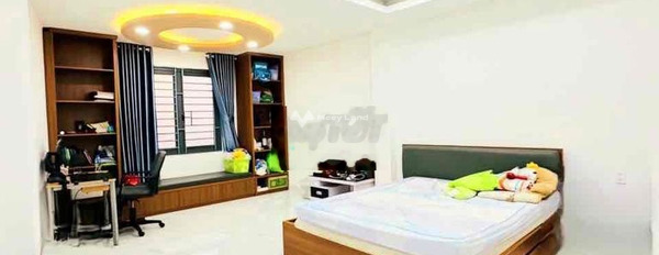 Tổng quan căn này thì có 6 phòng ngủ bán nhà bán ngay với giá hiện tại 10.5 tỷ có diện tích gồm 100m2 mặt tiền tọa lạc ngay Quận 7, Hồ Chí Minh-02
