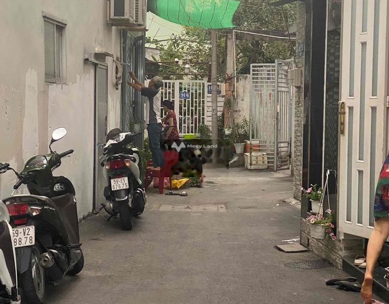 Có diện tích 69m2 bán nhà vị trí đặt ở Nguyễn Văn Khối, Phường 8 hướng Đông Nam trong căn này bao gồm 4 phòng ngủ 5 WC vào ở ngay-01
