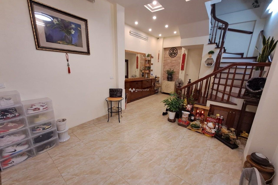 Vị trí thuận lợi tại Hoàn Kiếm, Hà Nội bán nhà bán ngay với giá chốt nhanh 8.2 tỷ tổng quan nhà này 4 phòng ngủ 5 WC-01