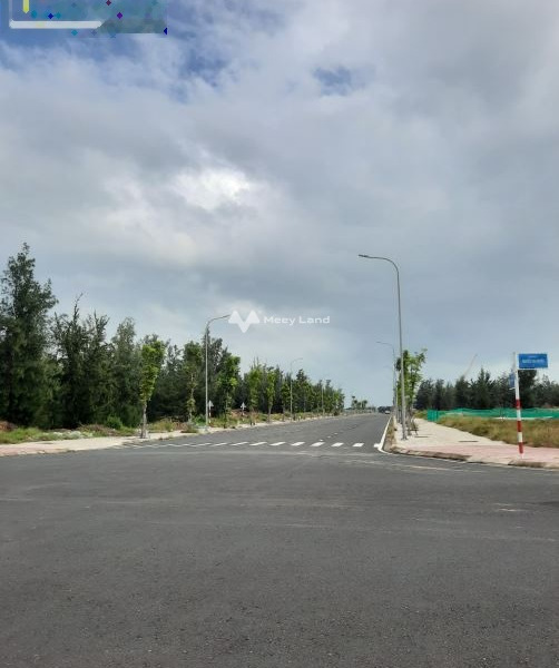 Vị trí thuận lợi gần Nguyễn Văn Huyên, Phú Yên bán đất giá rẻ bất ngờ chỉ 5.9 tỷ diện tích sàn là 126m2, với đường có độ 12 m-01