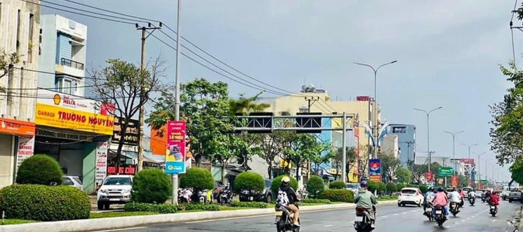 Giá bán 11.9 tỷ bán nhà diện tích chuẩn 65m2 mặt tiền nằm ngay ở Nguyễn Hữu Thọ, Hòa Thuận Tây căn này có tổng 3 PN, 3 WC liên hệ ngay để được tư vấn