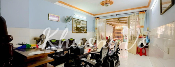 Ngôi nhà có 4 phòng ngủ, bán nhà ở có diện tích chung 80m2 bán ngay với giá thực tế từ 7.1 tỷ vị trí đẹp tọa lạc ngay Phú Thuận, Hồ Chí Minh-03