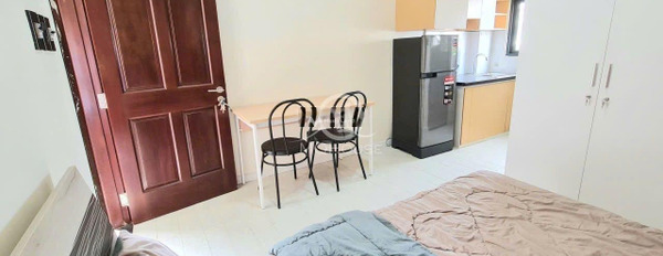 Căn phòng có nội thất hoàn mỹ Đầy đủ cho thuê phòng trọ Lê Quang Định, Hồ Chí Minh, trong nhà bao gồm 1 phòng ngủ, 1 WC không sợ ngập nước-02