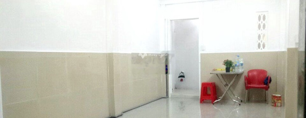 Cho thuê nhà diện tích chuẩn 125m2 tọa lạc ngay tại Phú Nhuận, Hồ Chí Minh thuê ngay với giá mềm chỉ 13.5 triệu/tháng, nhà có tổng 2 phòng ngủ, 2 WC-02