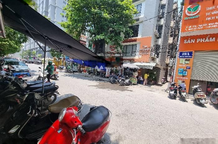Vị trí trung tâm Vĩnh Tuy, Hà Nội bán nhà bán ngay với giá mong muốn chỉ 9 tỷ trong nhà tổng quan bao gồm 4 PN 4 WC