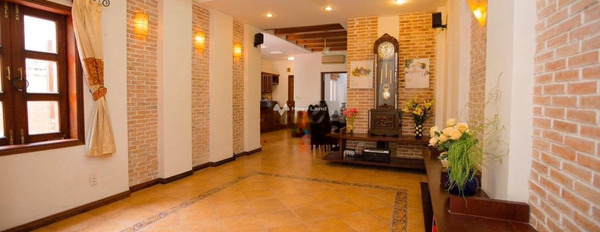 Nhà có 5 PN, cho thuê nhà, giá thuê bất ngờ từ 35 triệu/tháng diện tích rộng là 180m2 vị trí thuận lợi nằm trên Phổ Quang, Tân Bình-02
