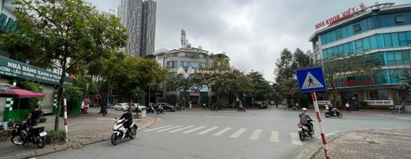 Diện tích 200m2 bán nhà ở vị trí tiện lợi Nguyễn Khuyến, Hàng Bột trong căn nhà này có 25 PN với mặt đường ngang 20 m liên hệ trực tiếp để được tư vấn-03
