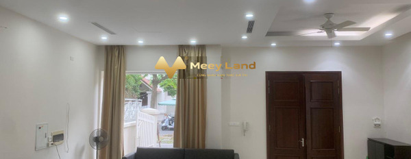 Nhà gồm 3 phòng ngủ cho thuê nhà ở diện tích chung 225 m2 vị trí mặt tiền tọa lạc gần Long Biên, Hà Nội-02