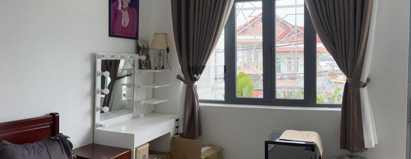 Cho thuê nhà vị trí thuận lợi tọa lạc gần Đường 2/4, Khánh Hòa, giá thuê cực rẻ chỉ 37 triệu/tháng diện tích 150m2, trong nhà này 4 phòng ngủ-02