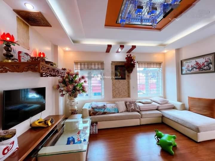 Nằm tại Khâm Thiên, Hà Nội, bán nhà, bán ngay với giá khủng 25 tỷ có diện tích gồm 95m2, ngôi nhà gồm 3 PN còn chần chờ gì nữa. hãy nhấc máy gọi ngay-01