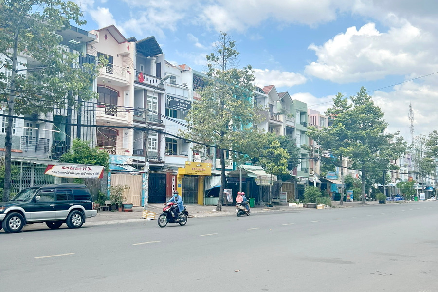 Bán nhà đẹp 4 lầu, mặt tiền đường 36m Tạ Quang Bửu, Phường 4, Quận 8-01