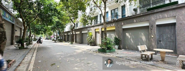 Bán nhà biệt thự Văn Phú, mùa Euro, giảm ngay 3 tỷ, 200m2, 4 tầng, gọi ngay: 0979 223 *** -02