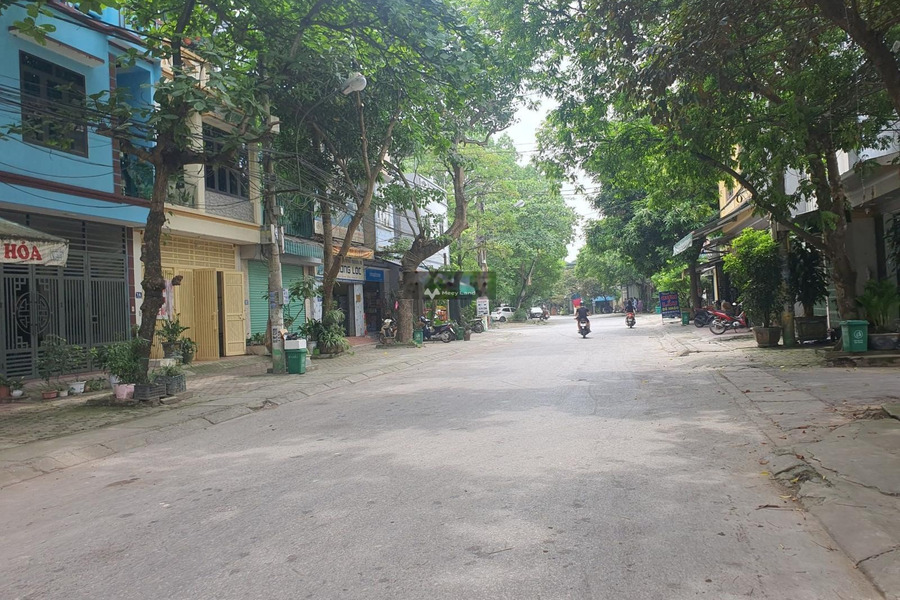 Bán đất đẹp kinh doanh tốt gần ngã tư trường lái Phú Sơn -01