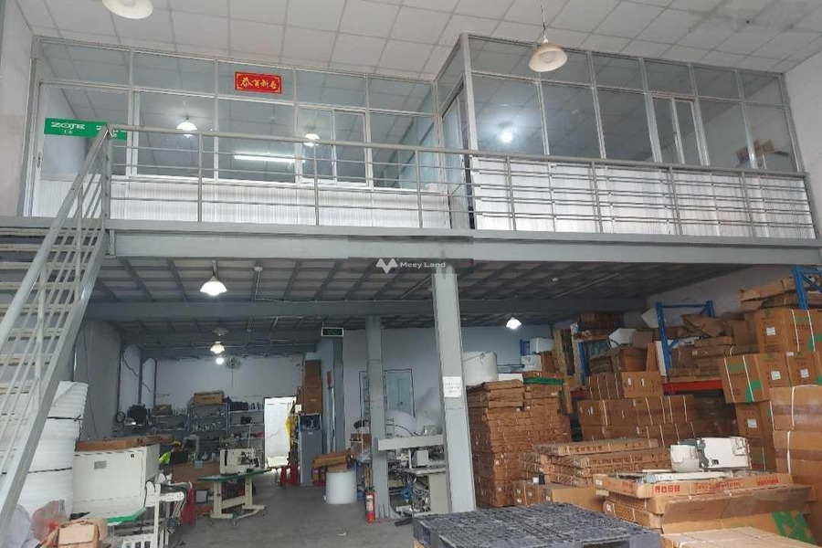 Mặt tiền nằm tại Trường Chinh, Tân Phú cho thuê kho bãi 400m2 thuê ngay với giá đề cử chỉ 35 triệu/tháng liên hệ trực tiếp để được tư vấn-01