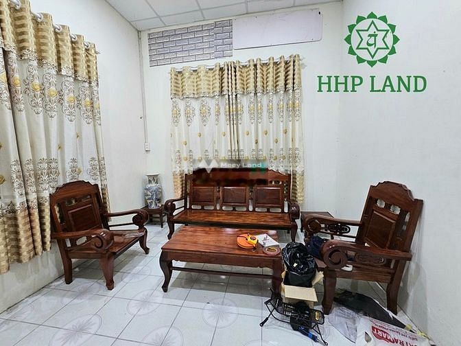 Vị trí trung tâm Hà Huy Giáp, Đồng Nai cho thuê nhà giá thuê rẻ bất ngờ 6 triệu/tháng, trong căn này gồm có 2 PN, 1 WC-01