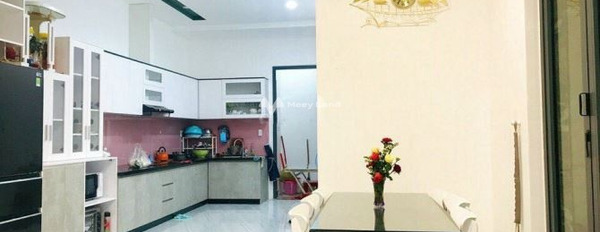 Diện tích 200m2, cho thuê biệt thự mặt tiền nằm ngay trên Mỹ An, Ngũ Hành Sơn, tổng quan trong căn nhà gồm 4 PN, với đường đi rộng 7 mét vị trí tốt-02