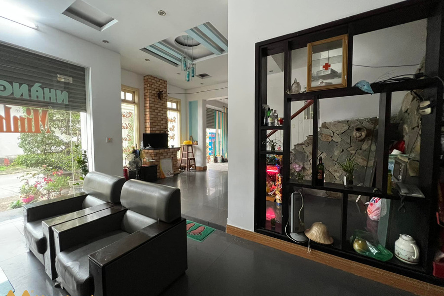 Bán nhà 4 tầng mặt phố Quang Trung, Hải Dương, 105m2, mặt tiền 12,2m, thích hợp làm nhà nghỉ, văn phòng-01