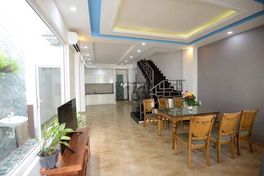 Vị trí thuận lợi nằm tại Lê Thước, Đà Nẵng cho thuê nhà thuê ngay với giá đặc biệt 14 triệu/tháng, căn nhà có tổng cộng 3 phòng ngủ, 2 WC-01