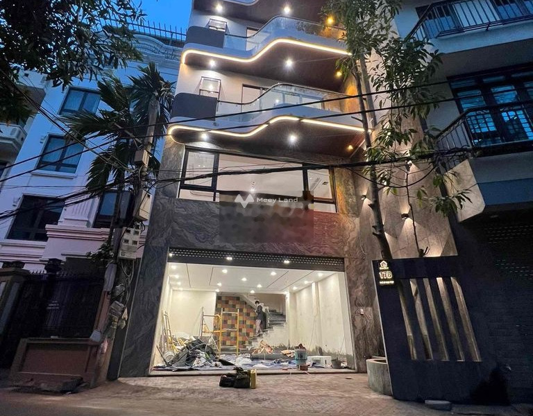 Ngôi nhà bao gồm có 4 PN bán nhà bán ngay với giá cực sốc 18.6 tỷ diện tích khoảng 65m2 vị trí đẹp tọa lạc trên Long Biên, Long Biên-01
