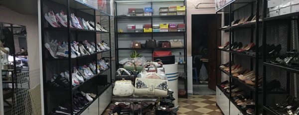 Sang nhượng shop giày, túi tại trung tâm quận Long Biên Hà Nội-03