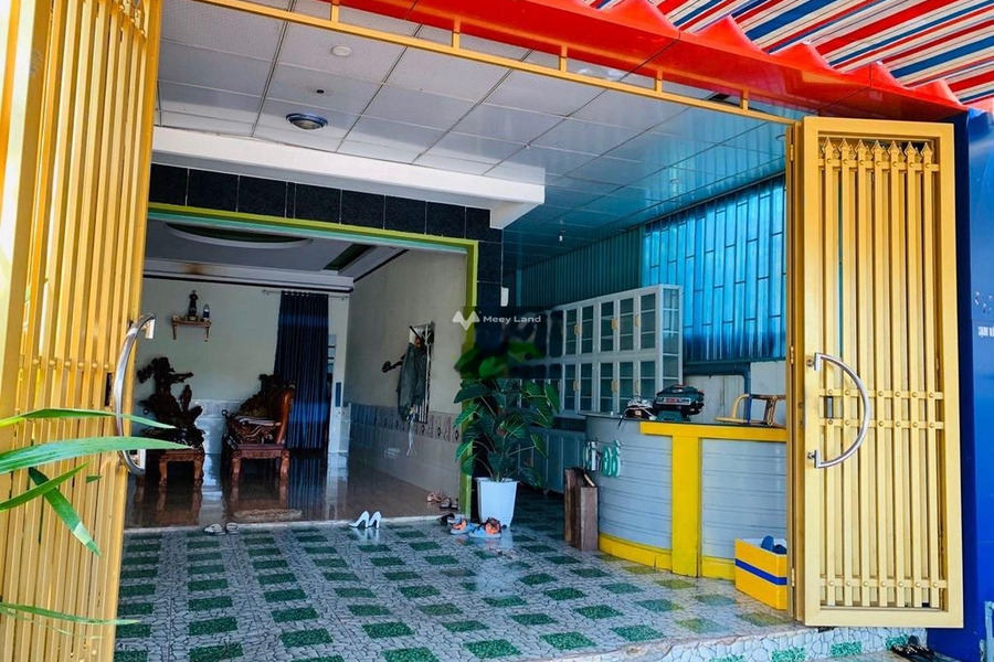 Bán nhà có diện tích rộng 198m2 Nằm ngay trên Phạm Văn Đồng, Gia Lai bán ngay với giá siêu mềm chỉ 3.4 tỷ-01