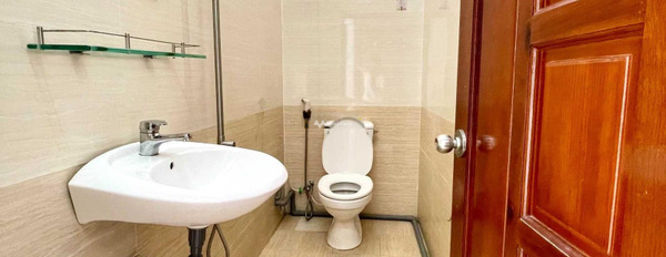 Vị trí trung tâm Quận 3, Hồ Chí Minh cho thuê phòng trọ có một diện tích là 30m2, trong nhà này có 1 phòng ngủ, 1 WC không sợ ngập nước-03