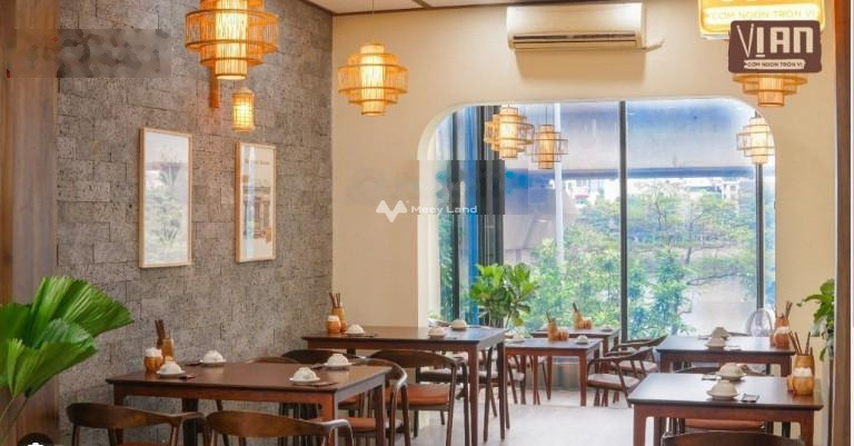 Bán nhà giá bán đề cử từ 35 tỷ có diện tích chính 120m2 vị trí mặt tiền ngay trên Quận 1, Hồ Chí Minh