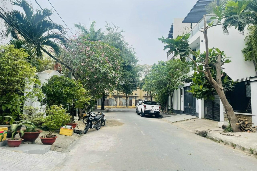Nhà này có 3 phòng ngủ bán nhà bán ngay với giá đặc biệt từ 30.4 tỷ diện tích gồm 200m2 vị trí mặt tiền tại Bình Thuận, Quận 7-01