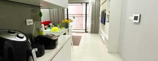 Trong căn hộ nhìn chung gồm 2 PN, cho thuê căn hộ vị trí thuận lợi gần Cầu Giấy, Hà Nội, 2 WC khách có thiện chí liên hệ ngay-03