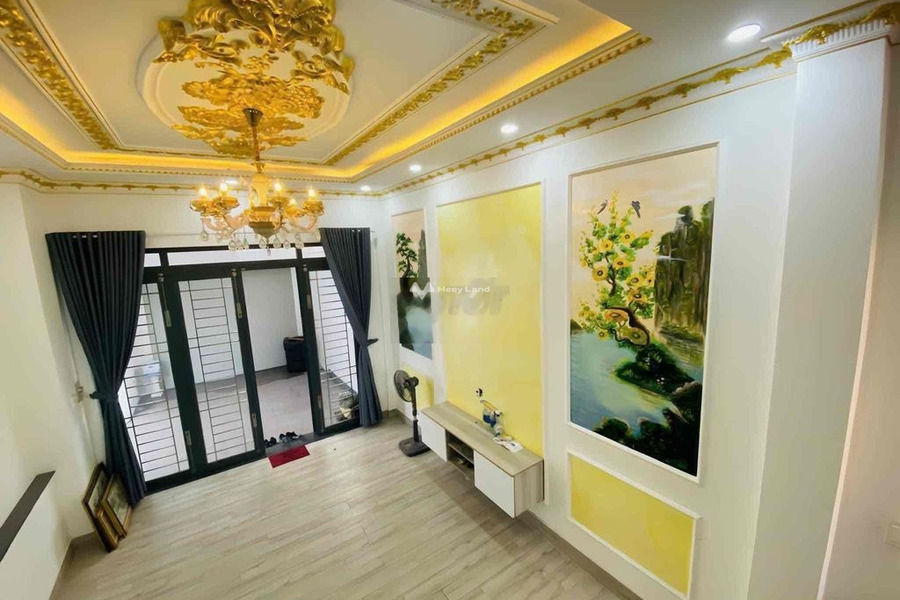 Căn nhà gồm có 4 PN, bán nhà ở có diện tích chung là 1997m2 bán ngay với giá hạt dẻ từ 8.2 tỷ mặt tiền nằm ở Thủ Đức, Hồ Chí Minh-01