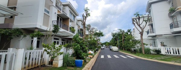 Của dự án Lovera Park, bán liền kề vị trí đẹp nằm ngay Phong Phú, Hồ Chí Minh giá bán hạt dẻ từ 7 tỷ có diện tích chính 105m2, căn nhà bao gồm 3 PN-02