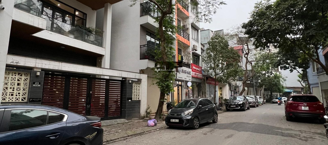 Vị trí đặt ở trong Long Biên, Hà Nội bán nhà giá bán cực rẻ chỉ 12.5 tỷ