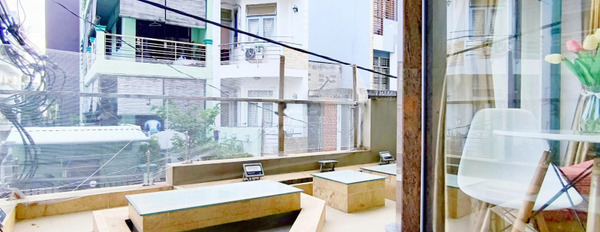Cho thuê căn hộ ban công, view full kính tại Đặng Văn Ngữ, hẻm thông Trường Sa, Quận Phú Nhuận -03