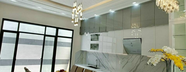 Cho thuê nhà diện tích chung 90m2 nằm ở Quận 1, Hồ Chí Minh thuê ngay với giá khởi điểm từ 35 triệu/tháng, nhìn chung bao gồm 5 phòng ngủ, 4 WC-03