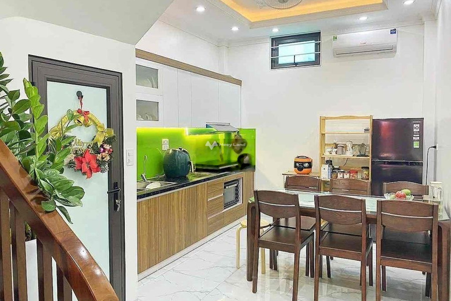Nhà có 6 phòng ngủ bán nhà ở diện tích 40m2 giá bán 4.95 tỷ vị trí cực kì thuận lợi ngay tại Phúc Diễn, Hà Nội-01