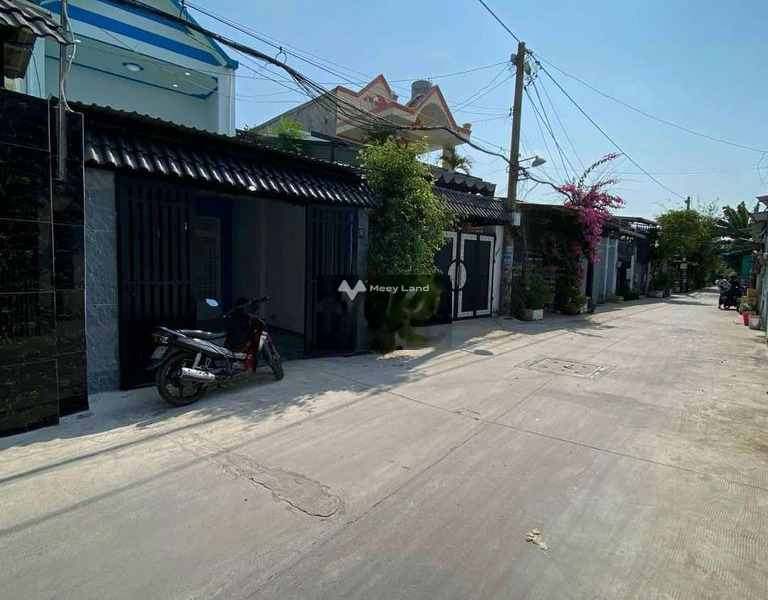 Bán nhà có diện tích chính 5998m2 vị trí mặt tiền tọa lạc ở Nguyễn Thị Thảnh, Hóc Môn bán ngay với giá hữu nghị từ 3.68 tỷ trong nhà này có 3 PN, 2 WC-01