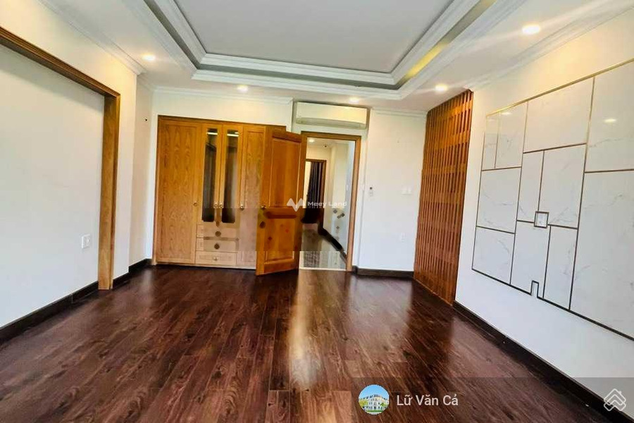 Vị trí thuận lợi tọa lạc trên An Phú, Hồ Chí Minh cho thuê nhà giá thuê quy định 33 triệu/tháng, trong ngôi nhà này gồm 4 PN, 5 WC-01