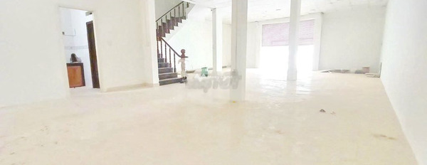 Căn nhà có tổng cộng 2 PN, cho thuê nhà ở diện tích thực khoảng 450m2 thuê ngay với giá mua liền từ 70 triệu/tháng vị trí tốt ở Tân Phú, Quận 7-03