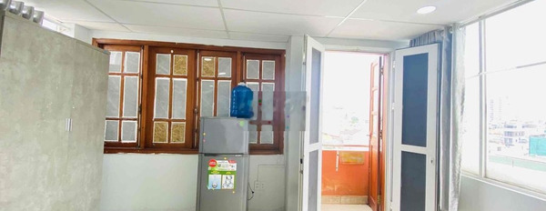 Căn hộ 2 phòng ngủ 60m2 cửa sổ ban công ngay Nguyễn Thái Sơn -03