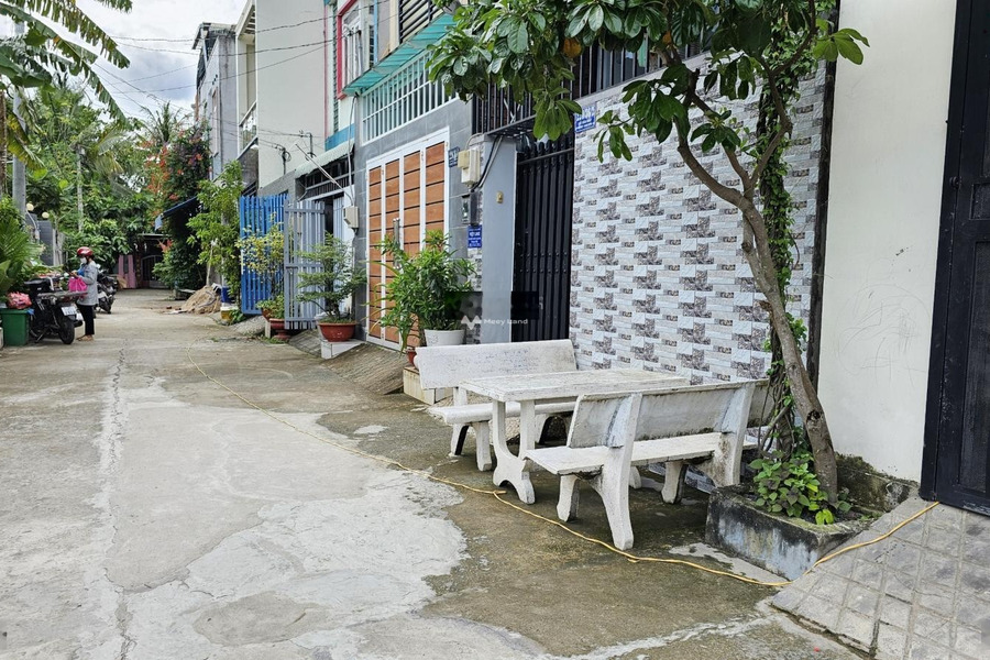 Bán nhà mặt tiền tọa lạc gần Võ Văn Hát, Hồ Chí Minh bán ngay với giá hạt dẻ từ 2.95 tỷ diện tích chuẩn 50m2, hướng Nam căn nhà gồm 2 phòng ngủ-01