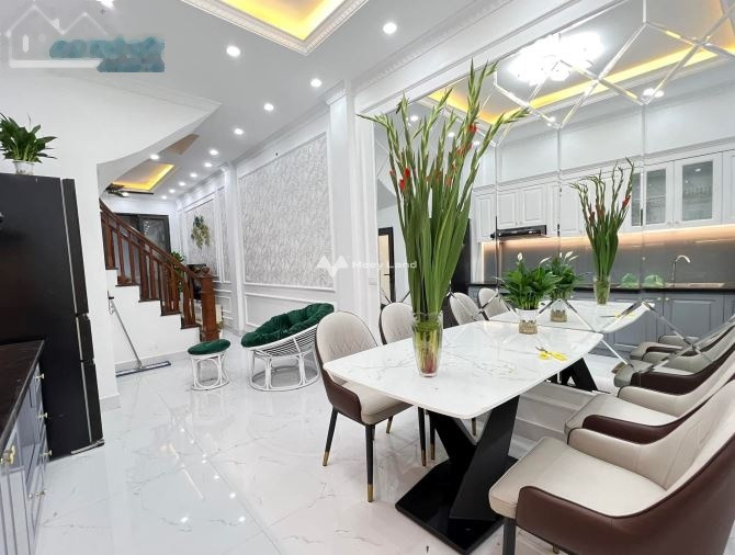 Bán biệt thự nằm tại Phú La, Hà Nội bán ngay với giá cực mềm chỉ 8.8 tỷ với diện tích chuẩn 50m2, tổng quan bên trong nhà gồm 4 PN-01