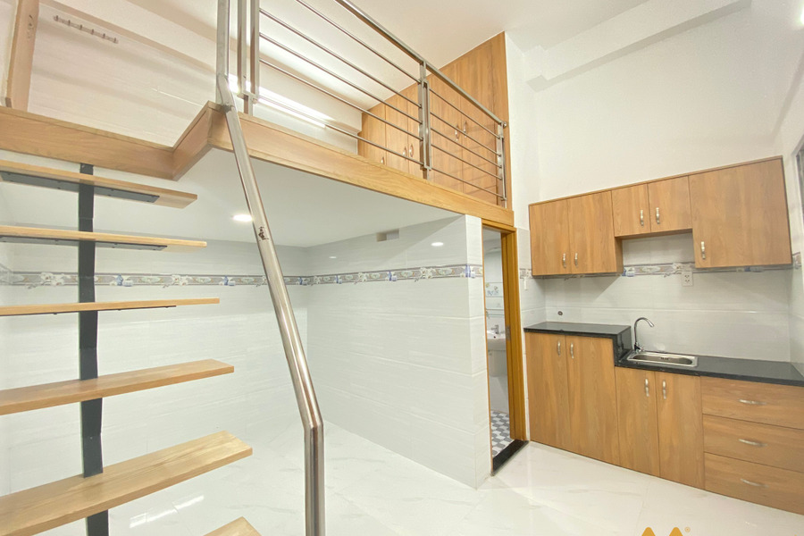 Cho thuê căn hộ gác cao đứng được ở ngay sẵn nội thất ở Tân Bình-01
