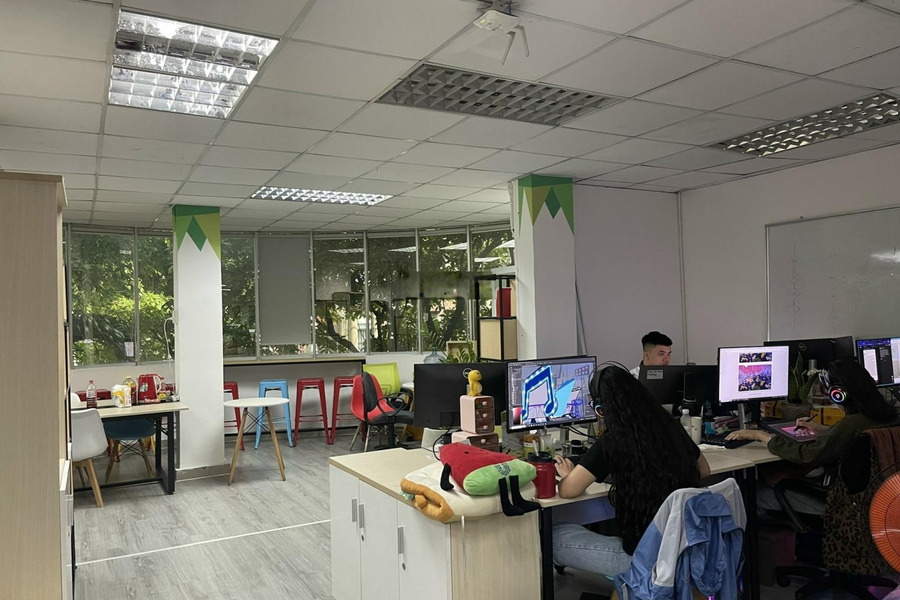 Cho thuê văn phòng mặt tiền Đường Hồng Hà, Phú Nhuận. DT 140m2 - 23 triệu/ tháng LH -01